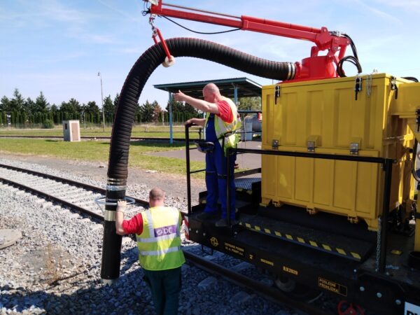 More efficient renovation and maintenance of the Prague Metro. The HUTIRA MSB C20 mobile suction box is there to help | HUTIRA